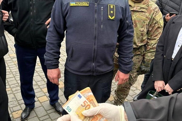 В Одессе таможенник попался на коррупции 
