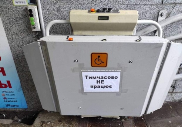 Вандалы повредили еще один электроподъемник в Одессе 
