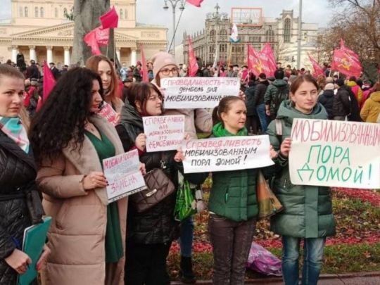 путін боїться дружин окупантів: кремль хоче їх підкупити
