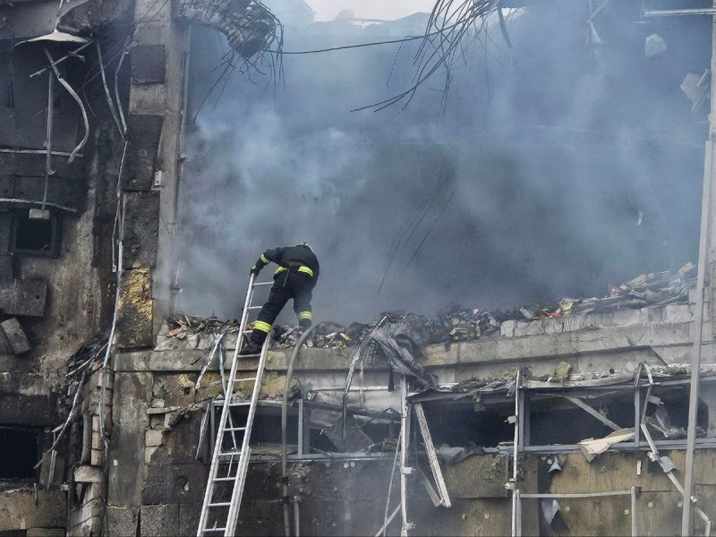 У Дніпрі четверо загиблих внаслідок ракетного удару, — Лисак (фото, відео)