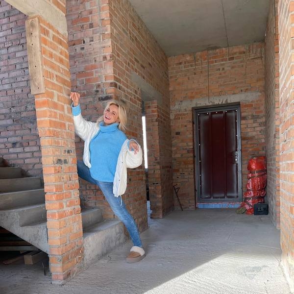 Війна поставила все на паузу майже на два роки: Лілія Ребрик відновила ремонт у новому будинку та показала майбутню кімнату доньки