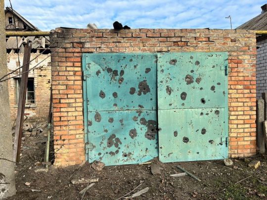 Ворог потужно обстріляв Нікополь та Куп'янськ: одна людина загинула, є поранені (фото, відео)