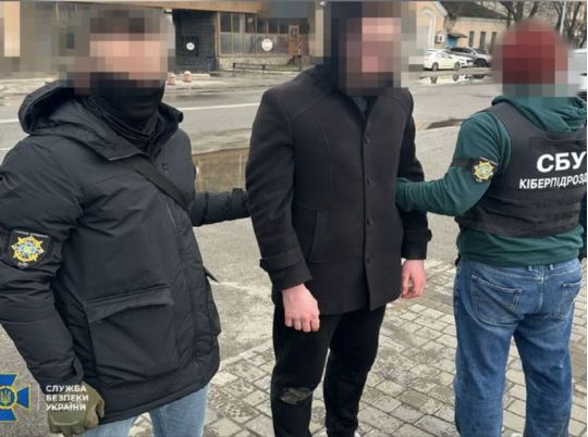 Розвідував геолокації комплексів української ППО: на Київщині СБУ затримала російського агента