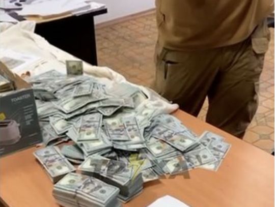 У колишнього голови Чернігівської обласної ВЛК вдома знайшли майже 1 мільйон доларів