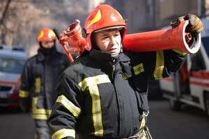 На Канатной в Одессе вспыхнул пожар в доме: погиб спасатель