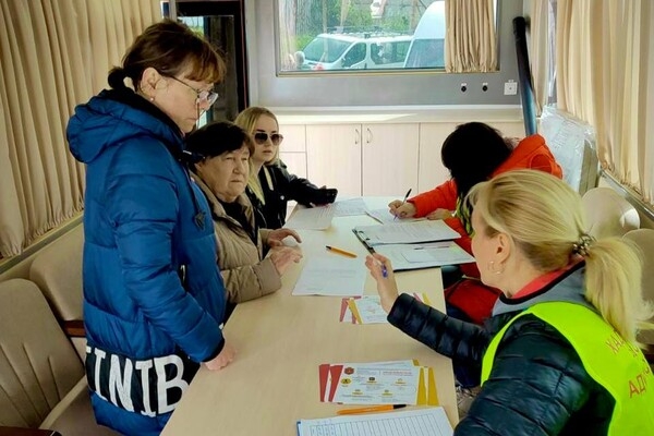 Оккупанты попали по неработающим авто в Одессе: город частично без света, электрички задерживаются 