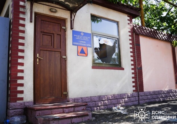 В результате ночного обстрела Одессы пострадала пожарная часть