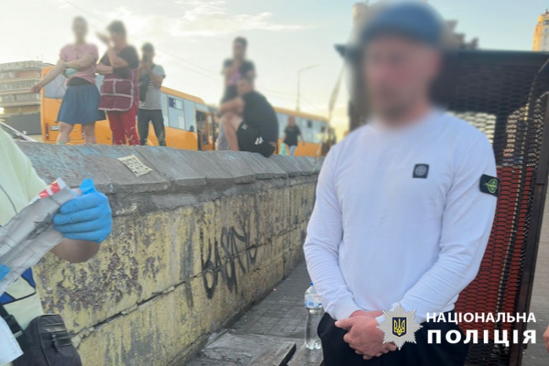 У Києві відкрили стрілянину на ринку, одна людина поранена: перші подробиці (фото)