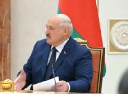 «Нікому ми не потрібні»: Лукашенко піддався паніці і заговорив про крах росії