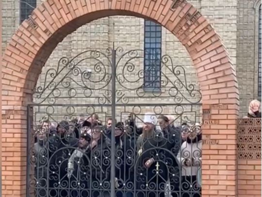 Битва за храм: парафіяни московського патріархату взяли штурмом собор у Черкасах