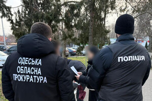 "Морские" документы для бегства за границу: в Одесской области разоблачили переправщиц военнообязанных