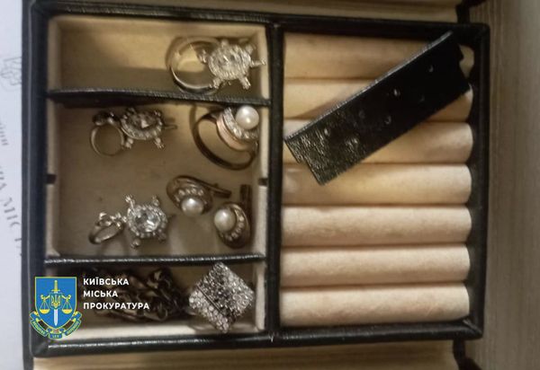 Прикидались бійцями Інтернаціонального легіону та обкрадали житло заможних киян: у Києві затримали банду «домушників»