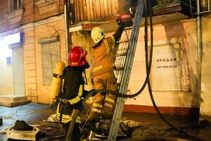 В центре Одессы горела квартира: спасли женщину и кота
