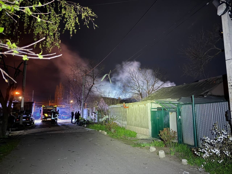 Дрони росіян уночі тероризували Одесу: у місті руйнування, є постраждалі (фото, відео)