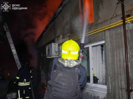 Дрони росіян уночі тероризували Одесу: у місті руйнування, є постраждалі (фото, відео)