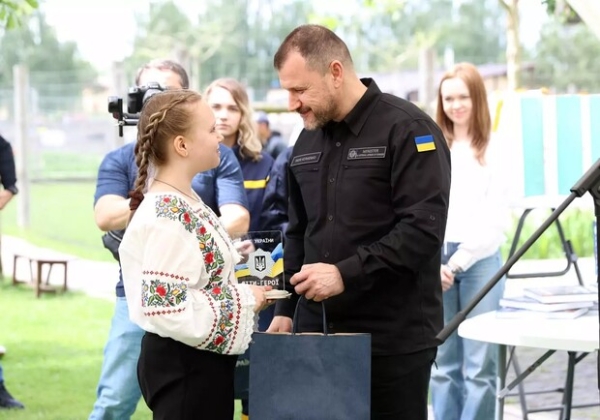10-летняя Дарья спасла маму во время обстрела Одессы: история маленькой героини