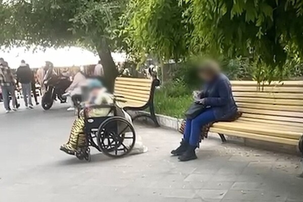 Одесситка заставляла пожилую мать попрошайничать и хотела подкупить полицейского