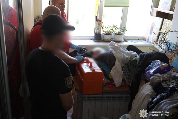 Одесситка заставляла пожилую мать попрошайничать и хотела подкупить полицейского