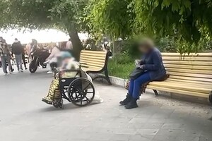 Одесситка заставляла пожилую мать попрошайничать и хотела подкупить полицейского