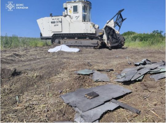 На Харківщині росіяни атакували саперів, є жертва та поранені
