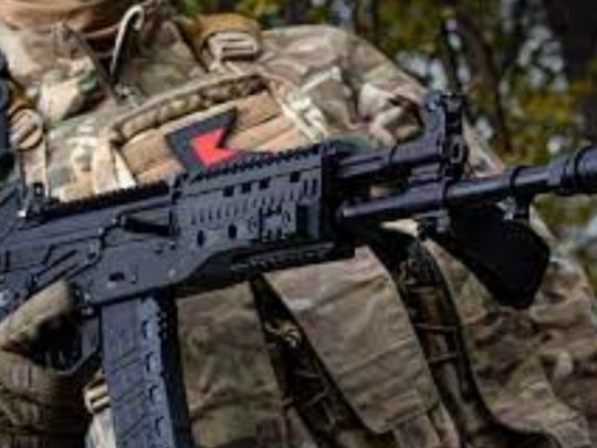 Незручний, ненадійний, стріляти чергами не рекомендується, але є і хороші відгуки: у рф випробували новий автомат