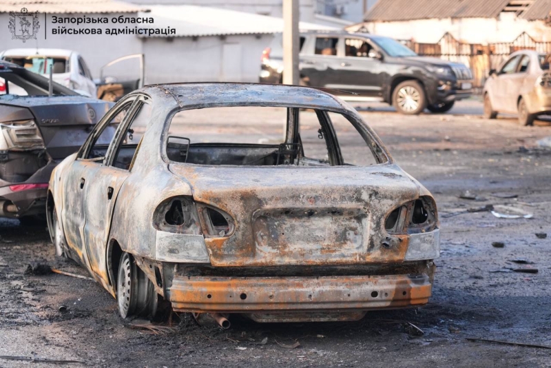 Окупанти атакували Запоріжжя «шахедами»: в місті є постраждалі (фото)