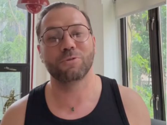 Щось забагато: мережа відреагувала на поради щодо стильних образів від Андре Тана