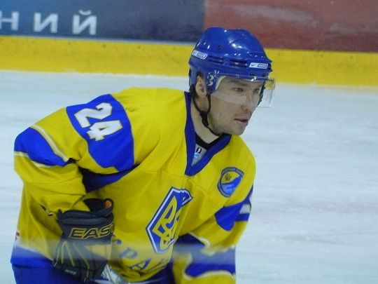 Титулованого ексхокеїста збірної України важко поранено на війні (фото)